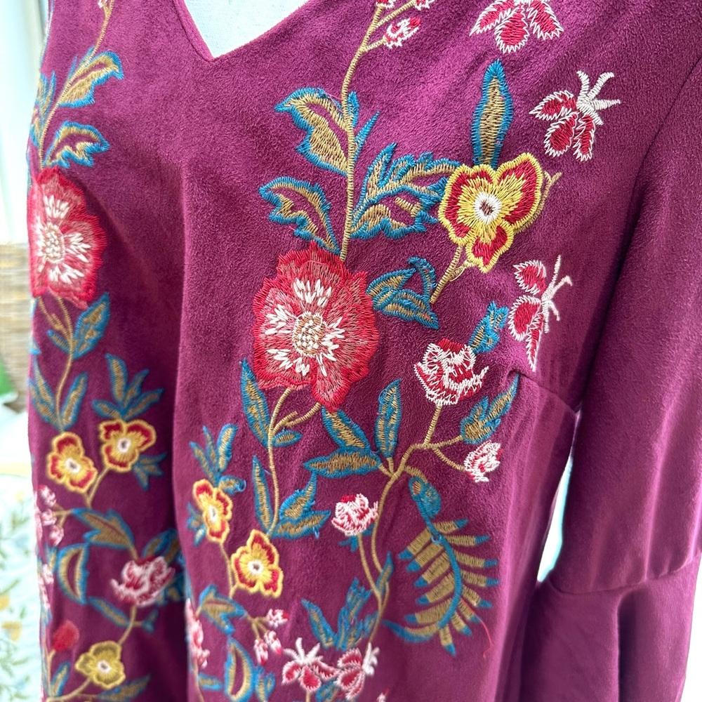 Altar’d State XS NWOT Bell Sleeve Swing Dress Embroidered Floral V-Neck Burgundy - Picture 4 of 11